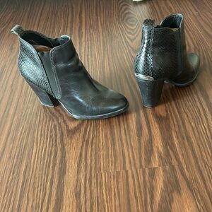 Micheal Kors black leather booties size 6 used